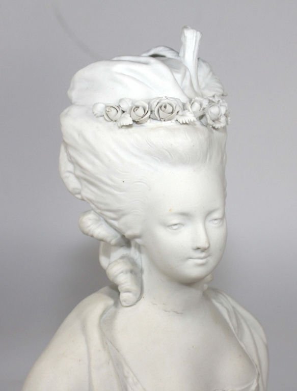 Louis et Antoinette: bustes du couple royal 24296113