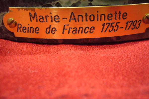 A vendre: bustes de Marie Antoinette? C8871210