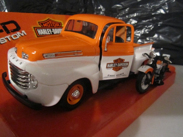 Mes diescast 1/24 Ford et camion transporteur Img_1649