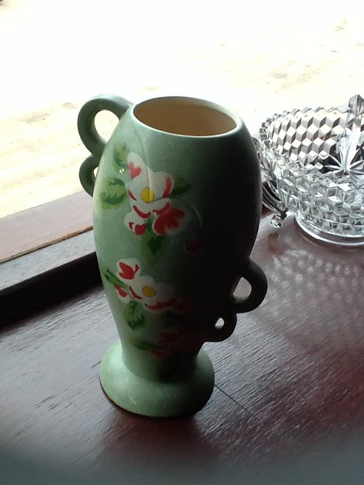 Help please with id'ing my vase Pot_114