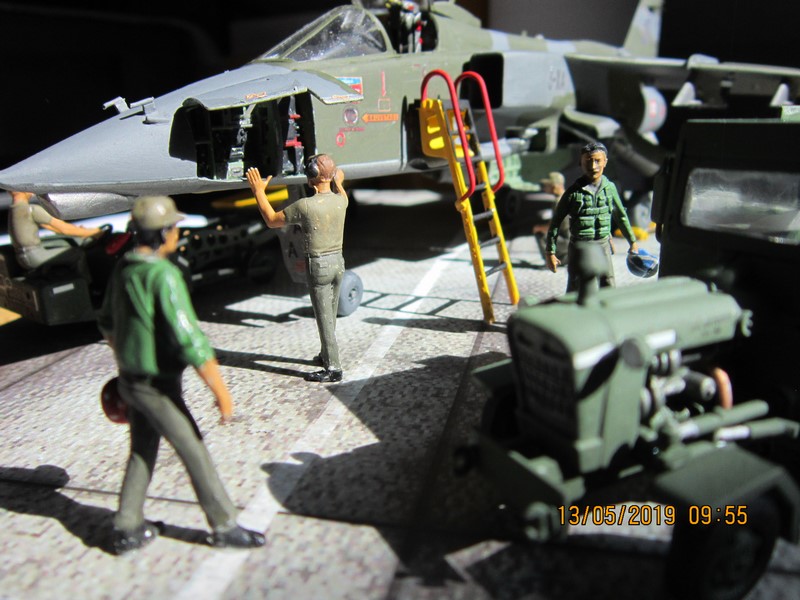 sepecat jaguar A (1/48 de kitty hawk) fini- rajout de la mise en situation Img_8211