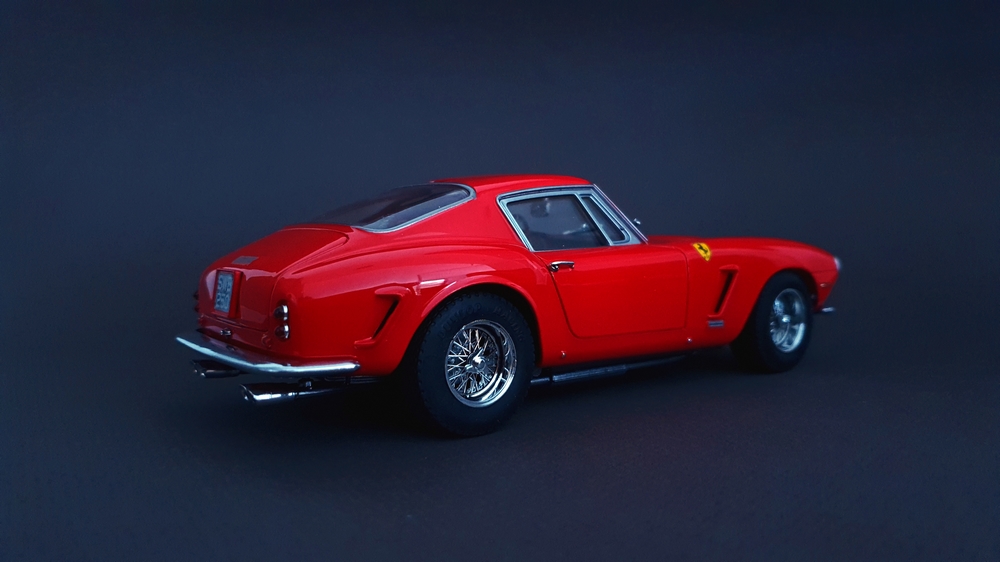 Ferrari 250 SWB Berlinetta - 1/24 - ITALERI - Page 2 20200335