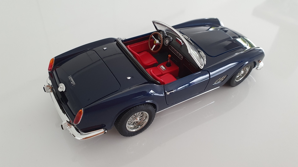 Ferrari 250 GT California - 1/24 - ITALERI 20200515