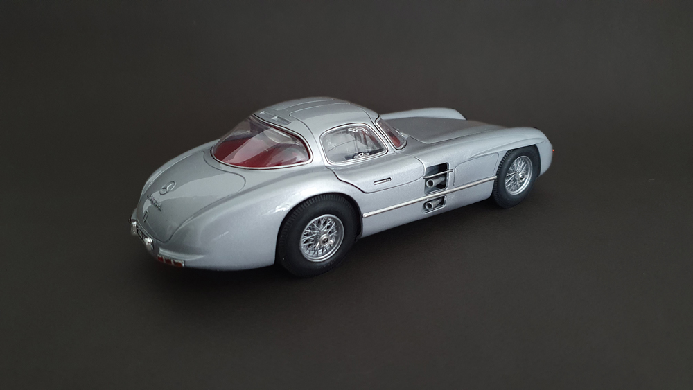 Mercedes 300 SLR Uhlenahut (1955) - Revell 1/24 - Page 2 20210437