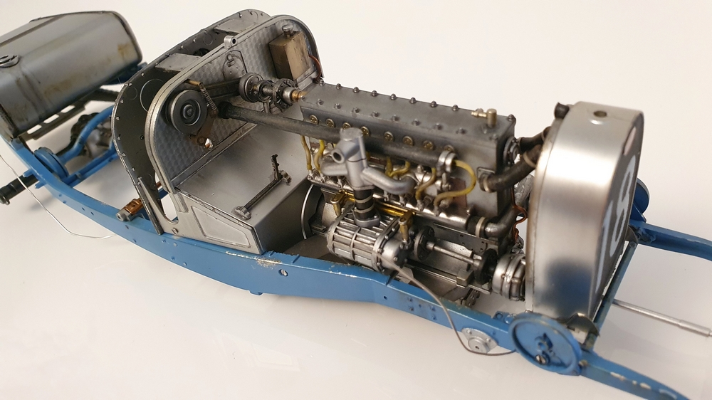 Bugatti Type 35B - 1/12 - Italeri - Page 2 20230433