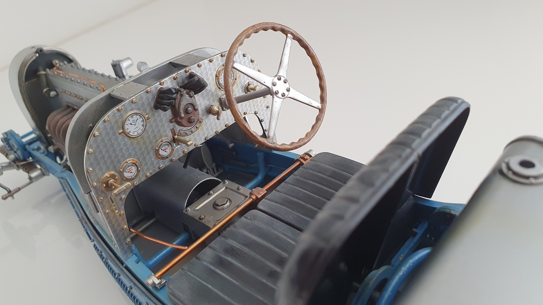 Bugatti Type 35B - 1/12 - Italeri - Page 2 20230457