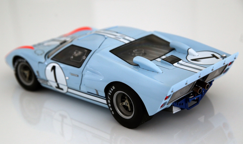 Ford GT40 de Ken Miles - 1/12 - Magnifier (=Trumpeter) - Page 4 Img_3518