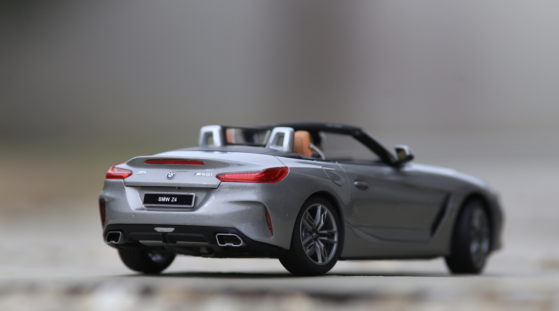 BMW Z4 M40i - Meng 1/24 Img_6431