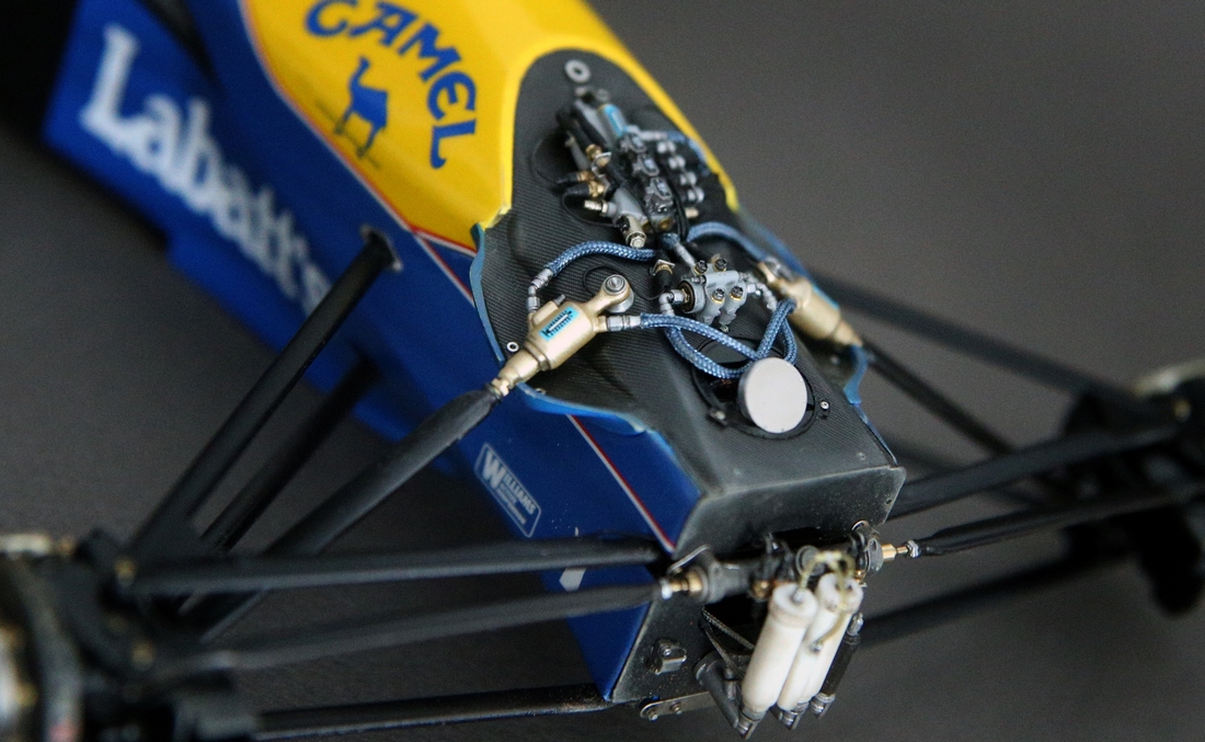 Renault Williams FW14B Tamiya 1/12 + detail up Top-Studio - Page 5 Img_8313