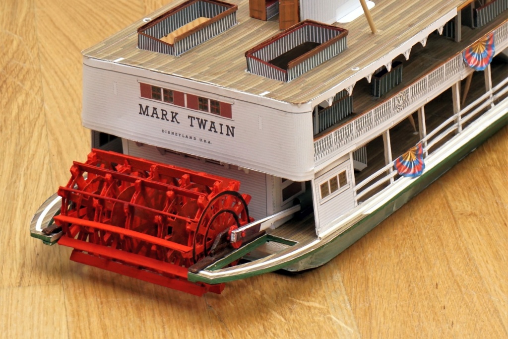 Mississippi Riverboat "Mark Twain" / 1:50, Pappe, Holz u.a.  - Seite 2 Dsc05239