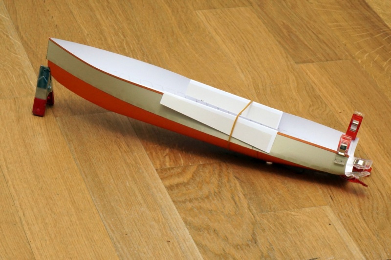  Seetüchtige Motor-Kreuzeryacht - Kartonmodell statt Blechspielzeug Dsc05712