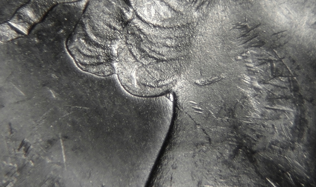 1963 - Coin micro fendillé sur Reine (Micro die crack on Queen) P1290922