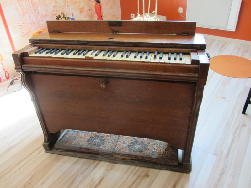 valeur de mon harmonium DEBAIN Meuble11