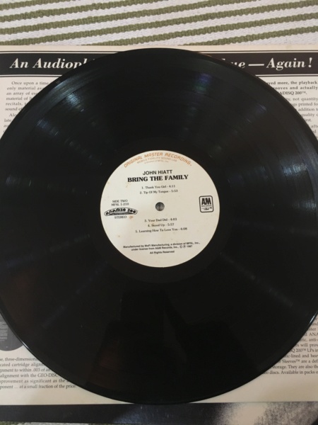 John Hiatt - Bring The Family (used LP) Jh-210