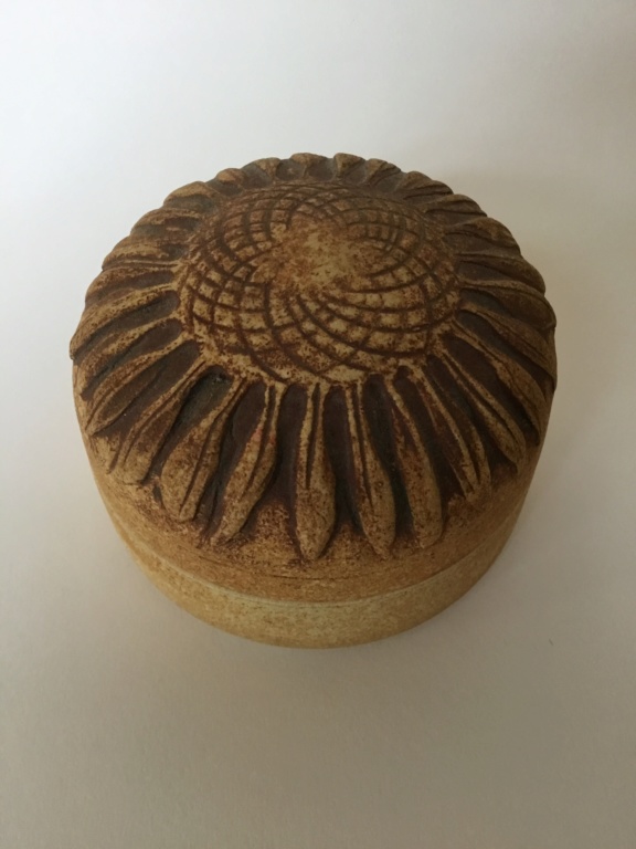 Studio pottery sunflower trinket box,  M or JM mark 02563010