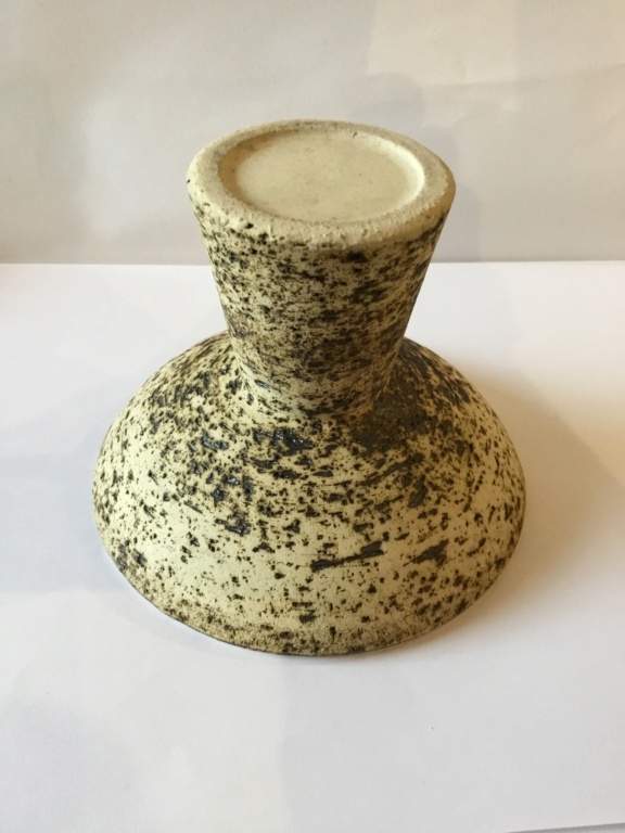 Stoneware pedestal vase 035bf210