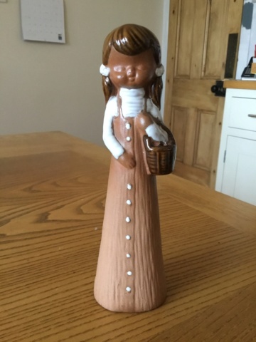 Girl figurine, Japanese or Scandinavian? 33f90410