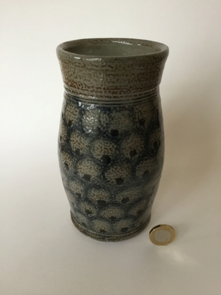 Decorative salt glaze studio pottery vase, db or CP mark 39286d10