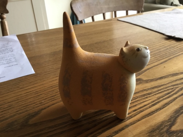 Slip cast cat figurine, unmarked. Modern 39ed0510