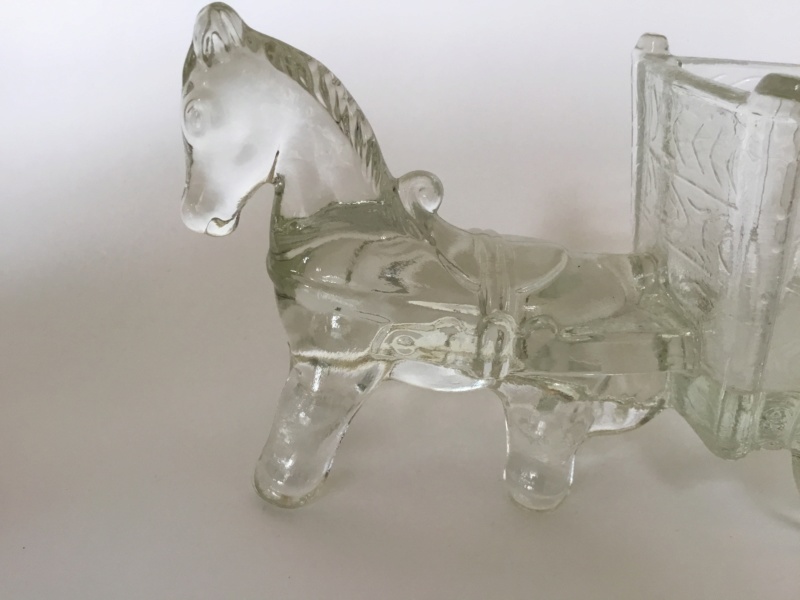 Clear glass horse and cart 58482810