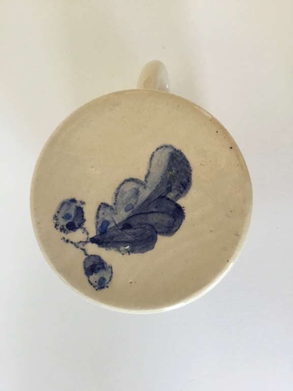 JK mark, blue & white studio oak leaf mug - Judith King?  5ef13510