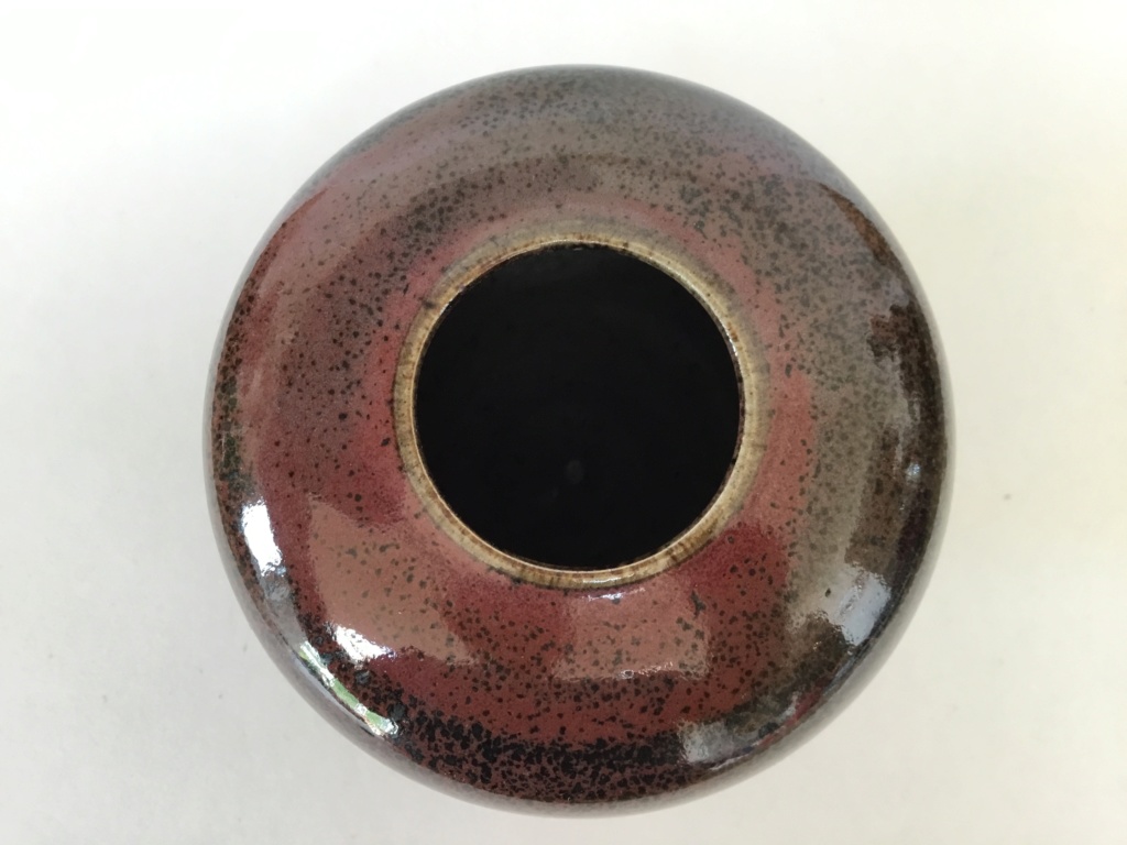 Studio pottery red-brown vase, incised mark 6b7ffb10