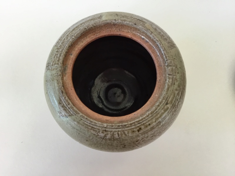 Saltglaze lidded pot, no mark, Distinctive base 7e1acf10