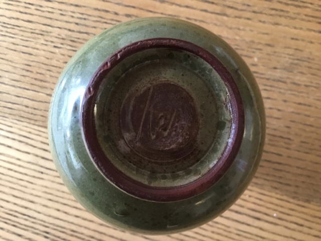 Green Studio vase, LW or ML mark 7fa35d10