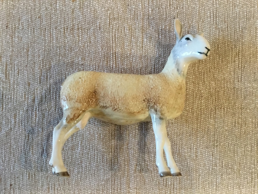 Sheep figurine Collectable 85ab3210