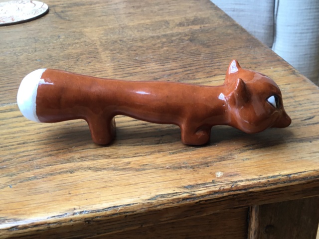 Studio fox figurine, signed - Valerie Landon, Crannog Pottery, Ireland   8ba53710