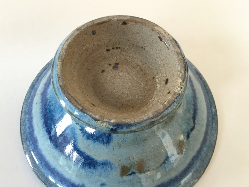 Studio bowl, impressed mark, blue and red-brown flow flower 93914b10