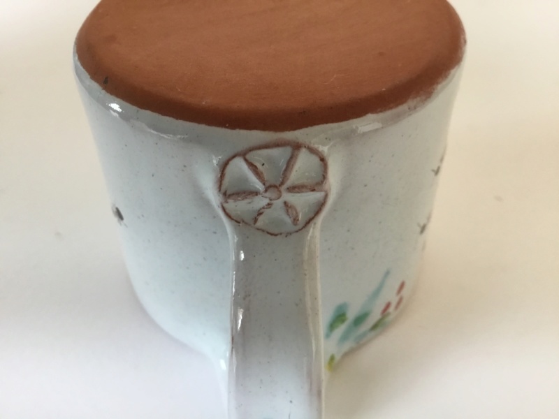 Small studio cup, ants & flowers decoration, spoked wheel stamp , leaf mark 964e8810