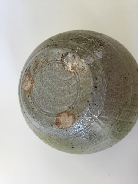 Saltglaze lidded pot, no mark, Distinctive base 974cef10