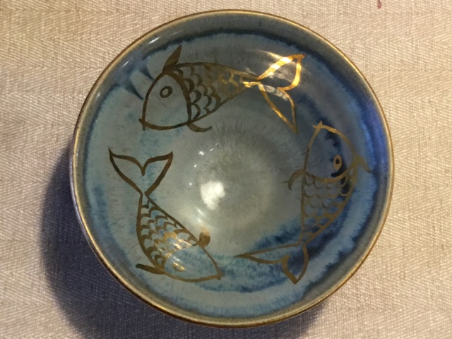 Studio blue stoneware bowl, gold fish decoration,  Robert Goldsmith?  9a627f10