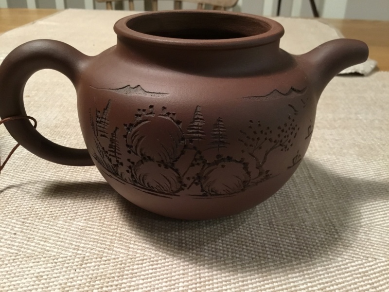 Brown clay modern Chinese Yixing teapot  D8fab210