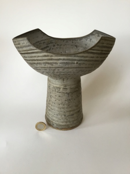 Cut footed bowl vase, grey glaze, unclear mark Dab64510