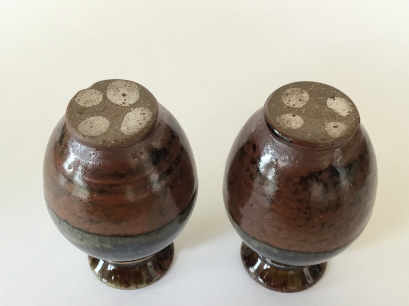 Miniature stoneware vases, unmarked De51db10