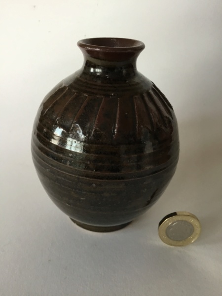 Tenmoku studio ovoid bud vase, shaped shoulders, no mark F011ed10