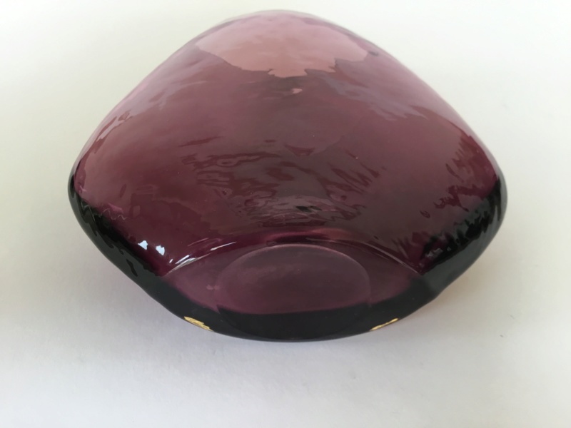 Flat, purple glass dimpled vase, ground hollow base F87c7310