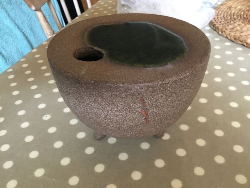 Stoneware tripod vase, fish or yl mark - Rob Sollis? Fbfa0910