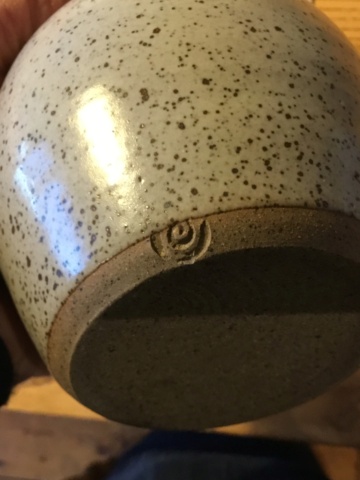 Stoneware studio vase, spiral mark, Gordon Menzies, Iona Pottery Img_4520