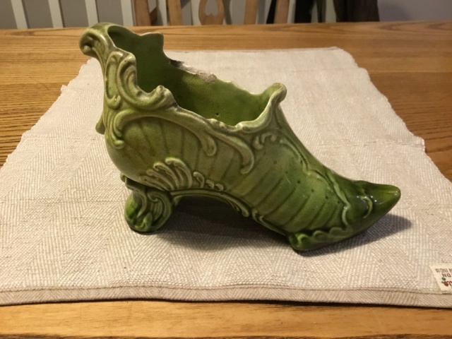 Green pottery shoe figural vase Img_5215