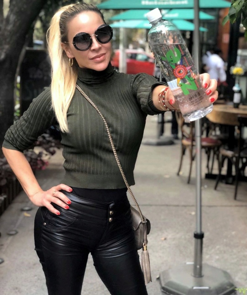 Aylin Mujica - Page 7 Xxbb10