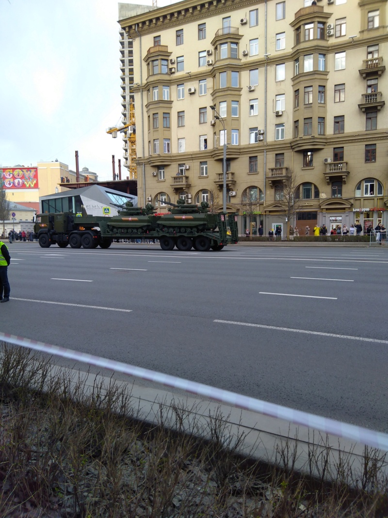 А вот и долгожданные танки на Садовом. Img_2068