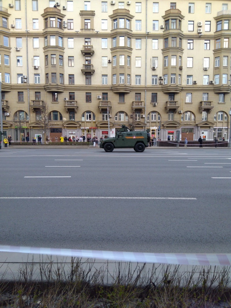 А вот и долгожданные танки на Садовом. Img_2070