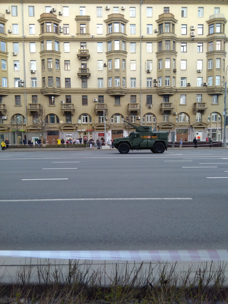 А вот и долгожданные танки на Садовом. Img_2071