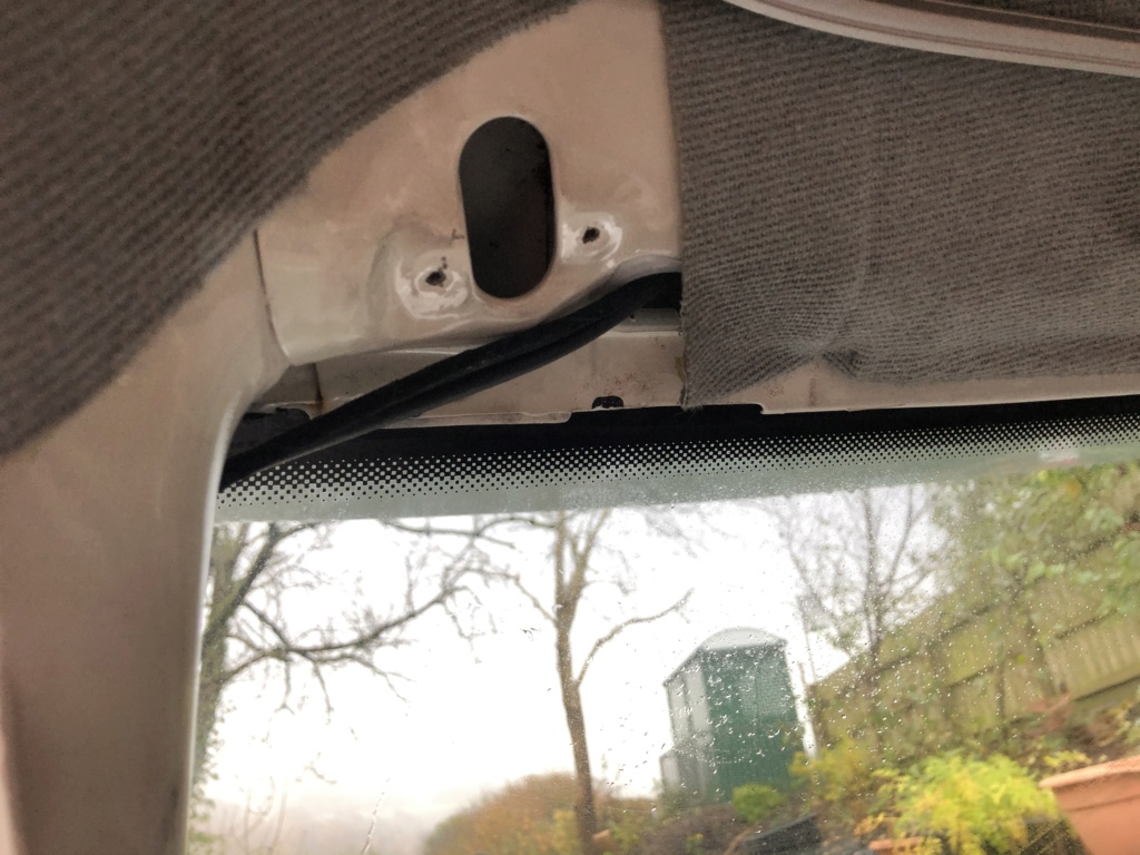 Help required to remove trim on Clubman GL 63a68210