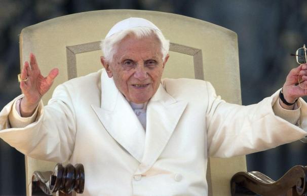 Benedicto XVI se muere... 59c46d10