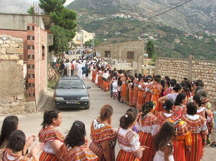 la marche des femmes kabyle "Nous sommes amazighs ..........." 10162111