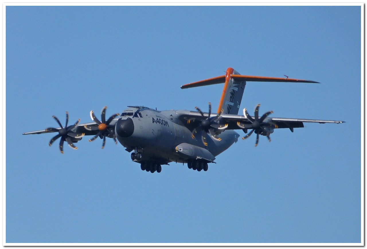 [18/10/2013] Airbus A400M (F-WWMT) Airbus Military P1100410